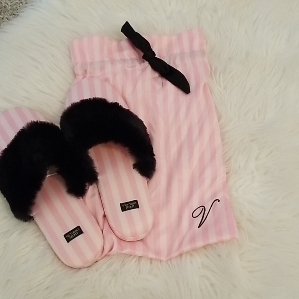 Victoria's Secret Slippers (S/M)